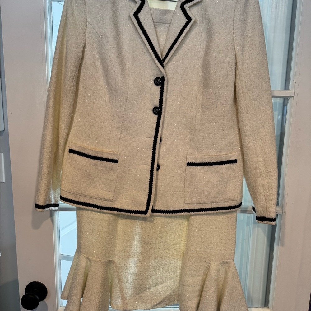 Chic Cream Women's Blazer with Black Trim